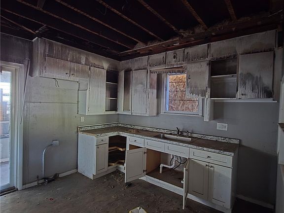 5th image of 77 Glenwood Ave