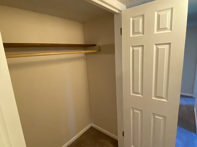 240 Lakeview Dr — Photo 8