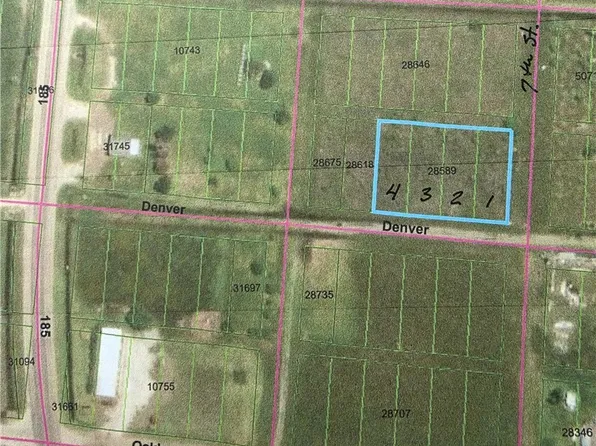 702-708 W Dayton Ave, Seadrift, TX 77983