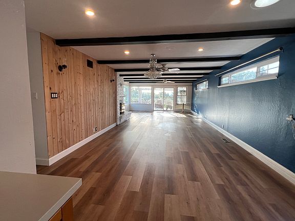 5th image of 676 Tamarack Dr
