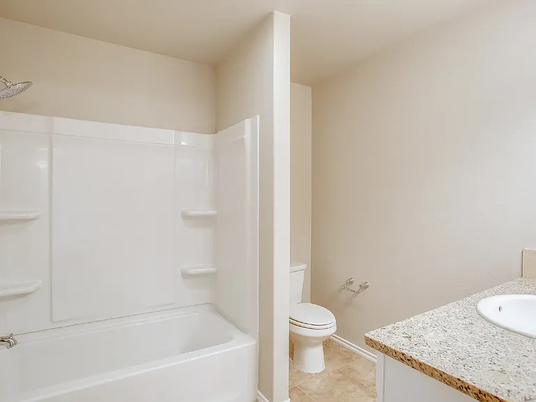 14204 Vernon Ave — Photo 7