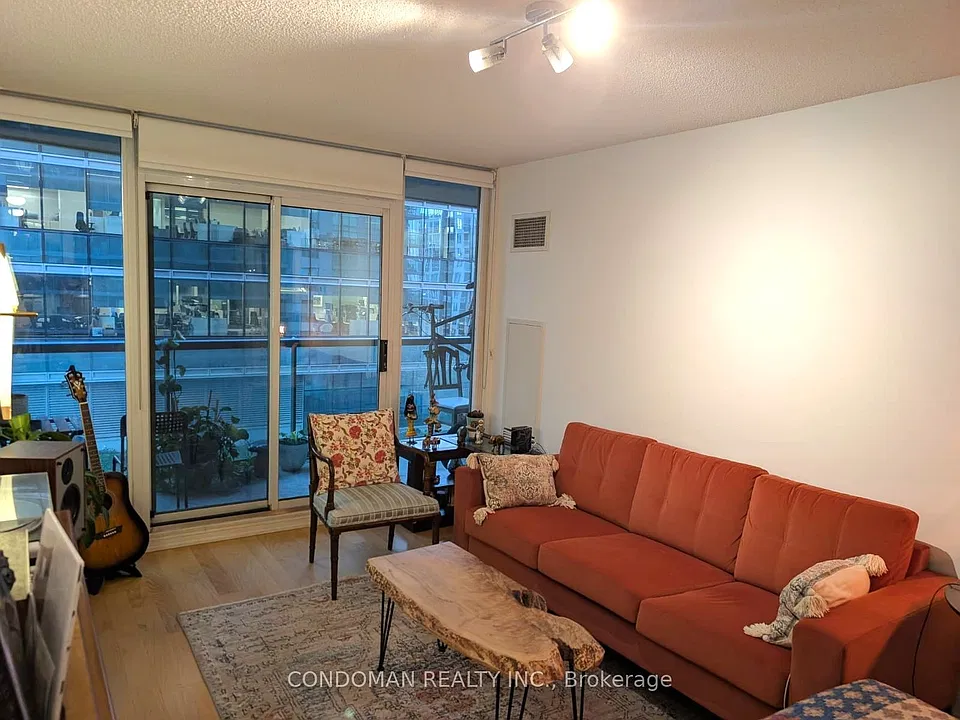 30 Grand Trunk Cres #807
