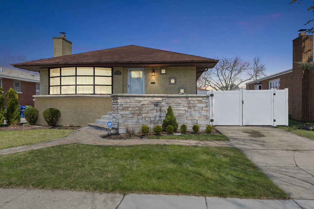 5248 Oakdale Dr photo 1