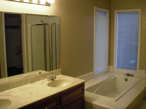 5th image of 101 Trentwood Cir