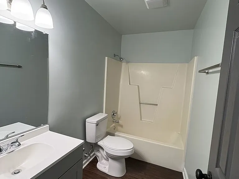 401 Hilltop Dr — Photo 8
