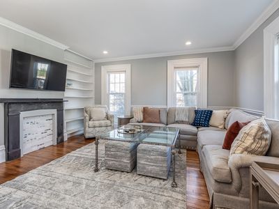 1076 Adams St, Dorchester, MA, 02124