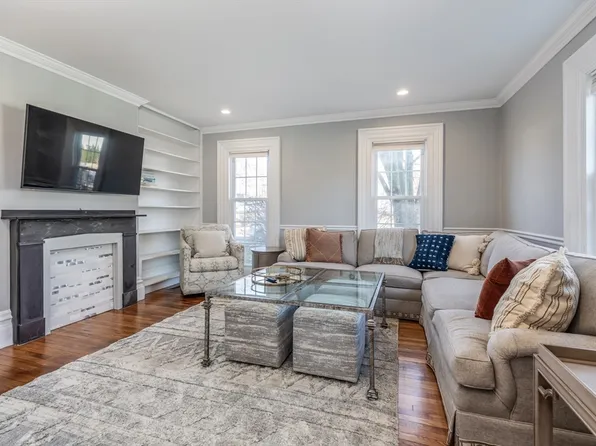1076 Adams St, Dorchester, MA 02124