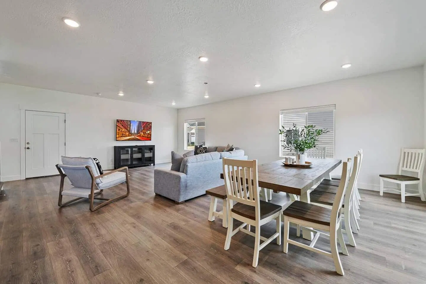 6 bed, $3,200 — Photo 3