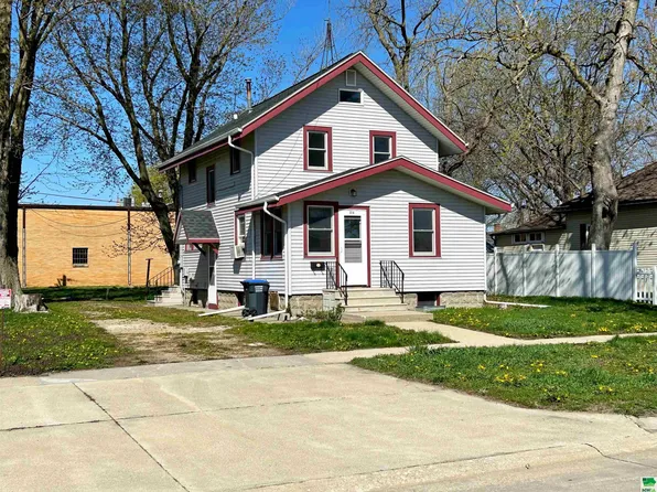 514 Seneca St, Storm Lake, IA 50588