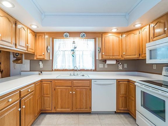 3rd image of 2214 Homesite Dr