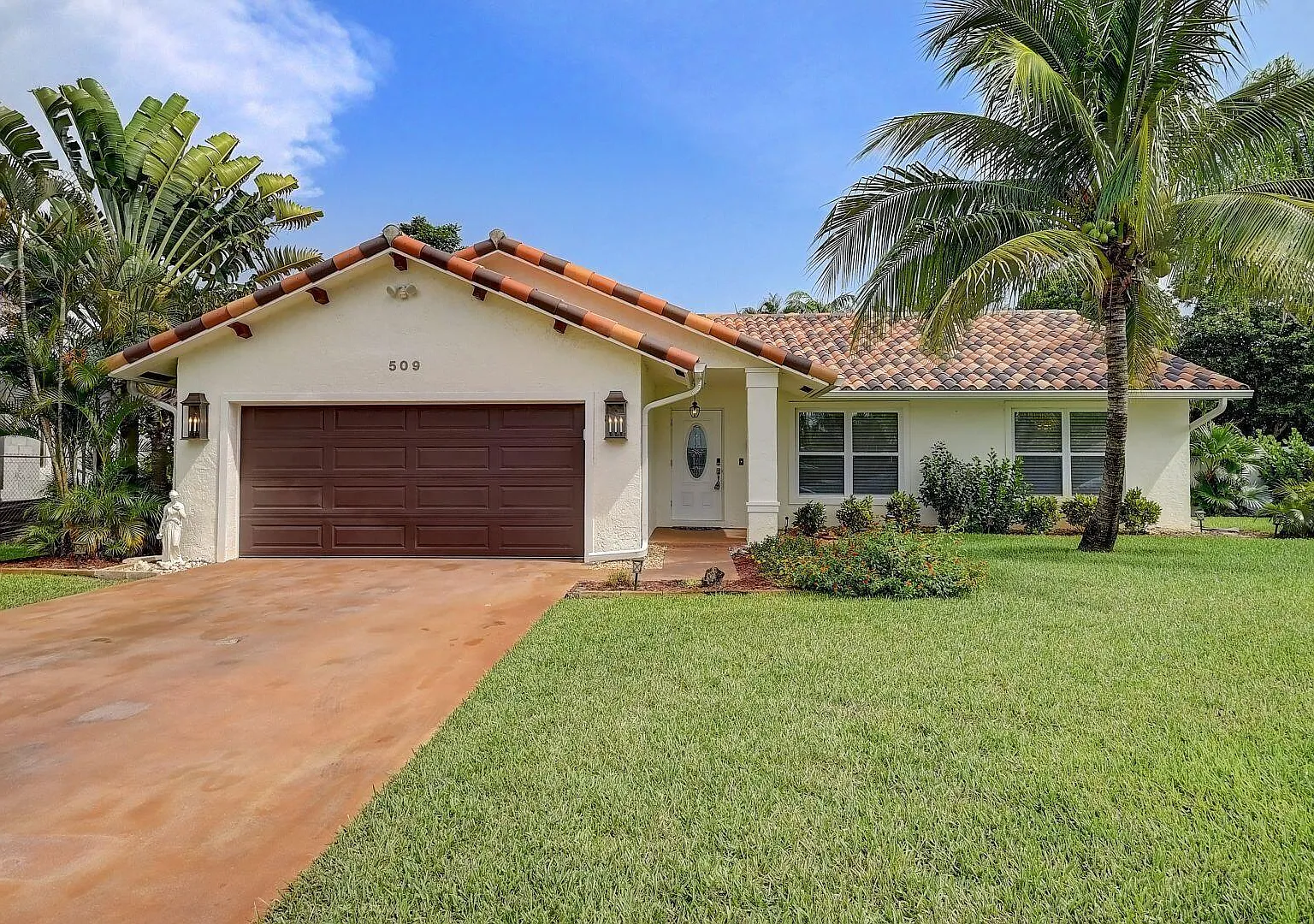 3 bed, 2.0 bath, 1626 sqft, $9,500 — Photo 1
