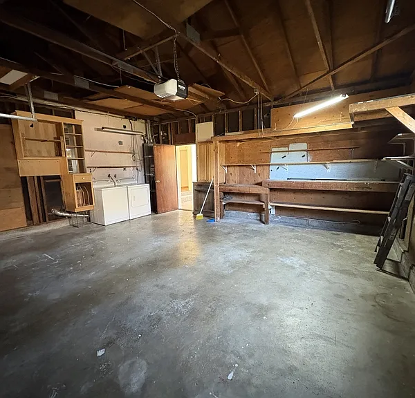 7631 Adrian Dr — Photo 31