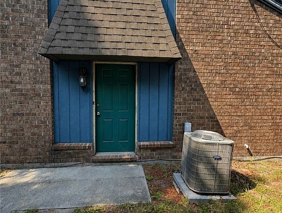 2nd image of 432 Edgewater Rd