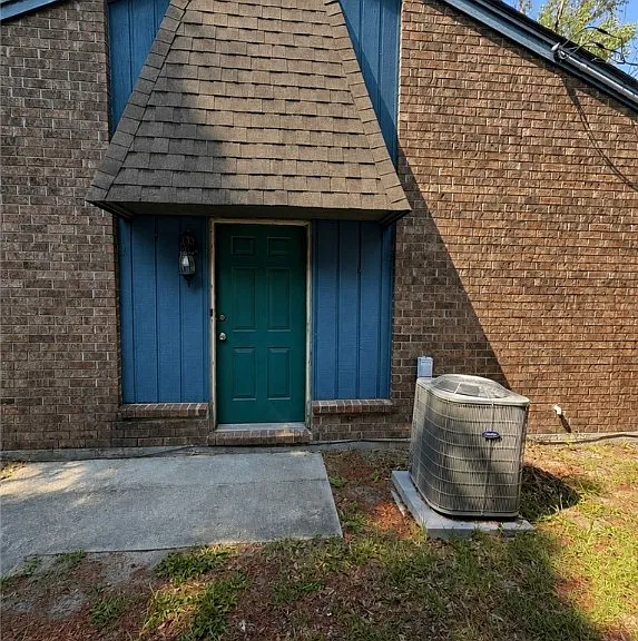432 Edgewater Rd — Photo 2
