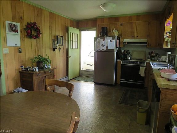 4th image of 190 Holly Hill Dr