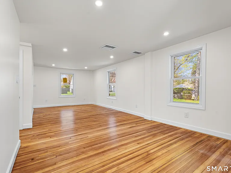 152 Partrick Ave — Photo 17