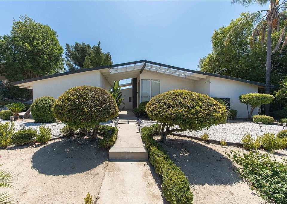 1st image of 16594 Knollwood Dr
