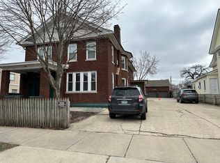 66 S Lincoln Ave, Aurora, IL 60505