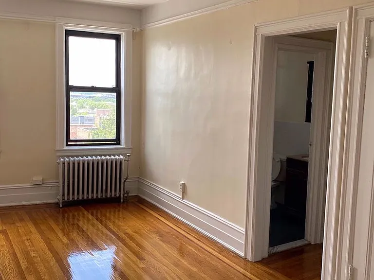 Sevilla Grande - Renovated Units at Journal Square Path — Photo 18