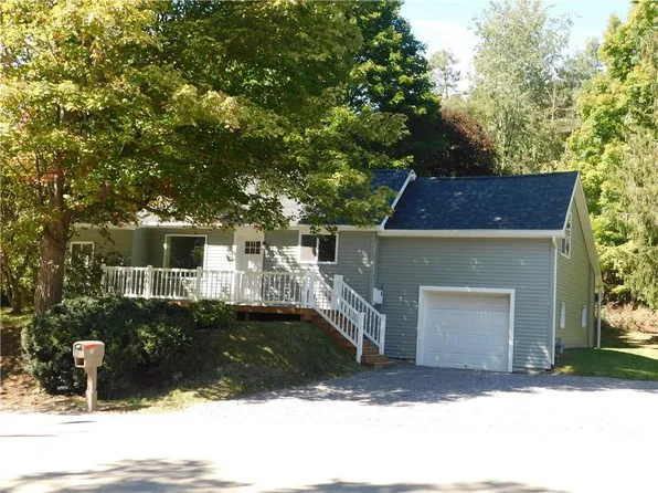 35 Oak Hill St, Arkport, NY 14807