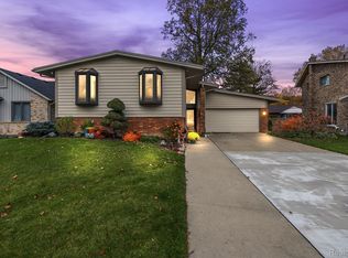 20662 Maplewood St, Riverview, MI 48193