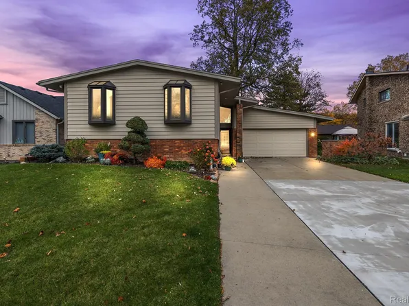 20662 Maplewood St, Riverview, MI 48193