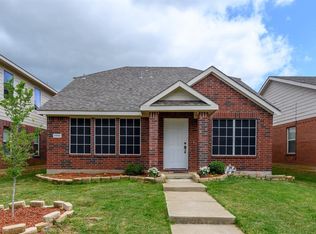 8905 Holliday Ln, Aubrey, TX 76227