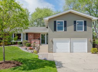 21W632 Buckingham Rd, Glen Ellyn, IL 60137