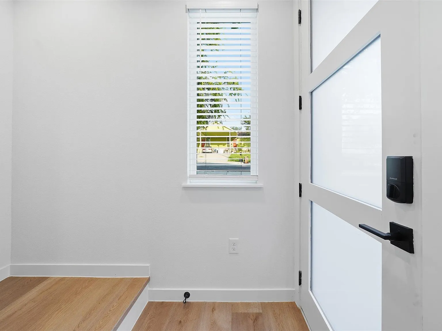 2 bed, 2.0 bath, 828 sqft, $2,699 — Photo 4