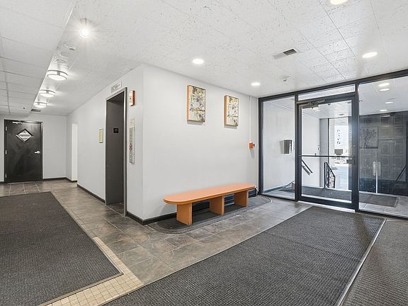 3rd image of 9740 S Pulaski Rd APT 605