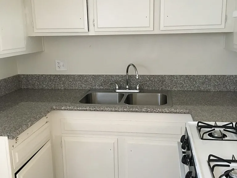 Coach House Apartments — Photo 4