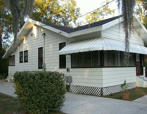 3rd image of 903 W Henry Ave