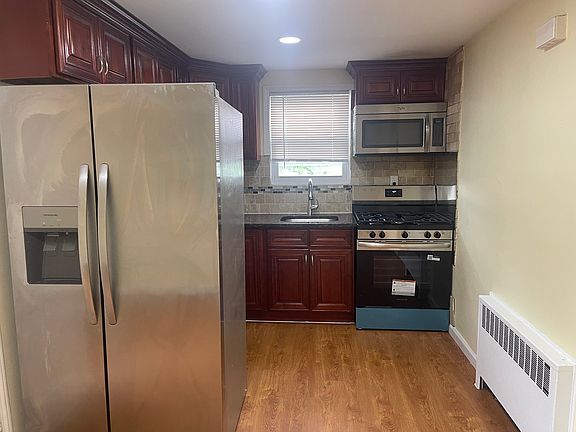 4th image of 15 6th Ave Floor 2