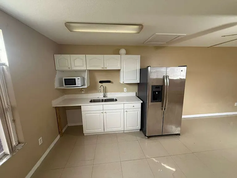 709 Orchid Dr #B — Photo 6