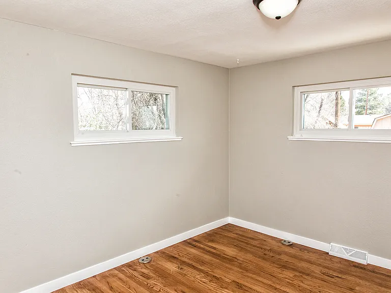 2620 S Holly St — Photo 46