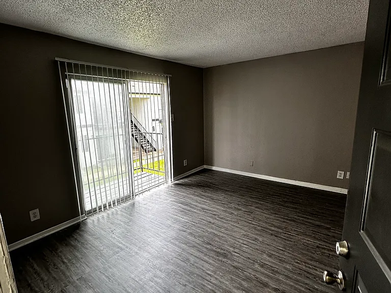 Saddle Ridge Apartments — Photo 30
