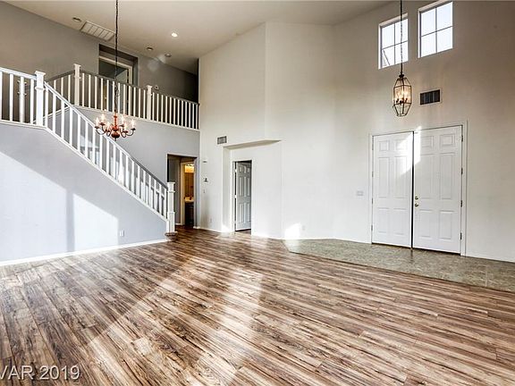 3rd image of 6433 Giant Oak St