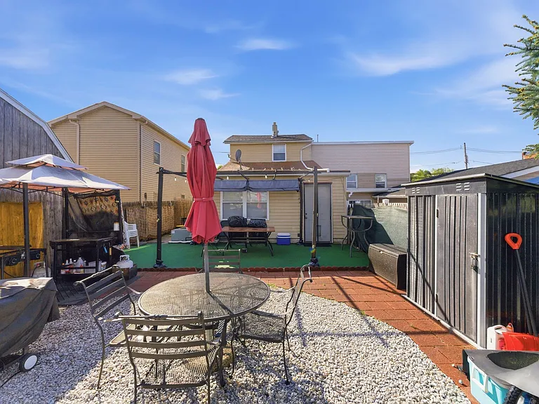 270 Westervelt Pl — Photo 9