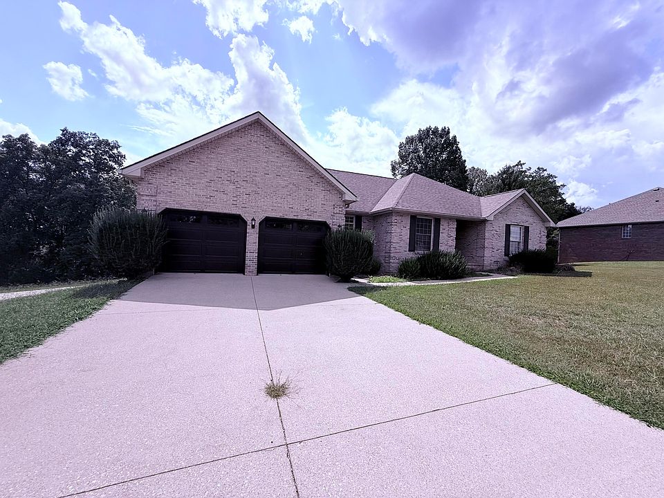 1st image of 381 Lakepointe Dr