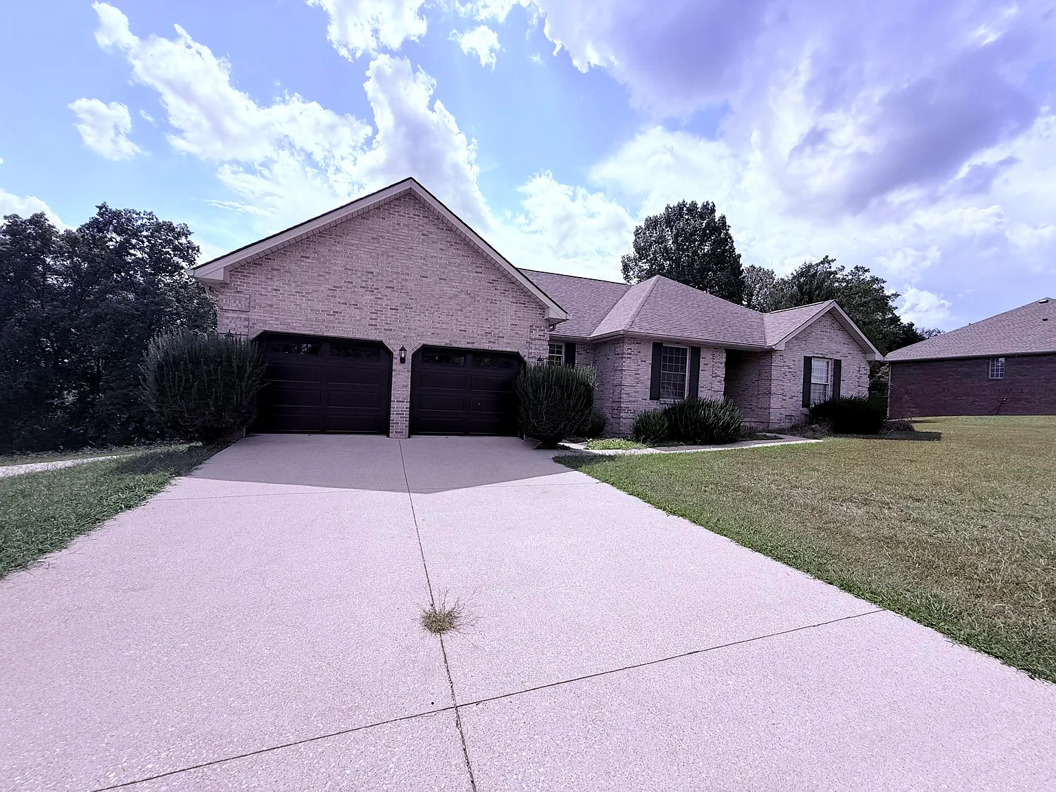 381 Lakepointe Dr photo 1