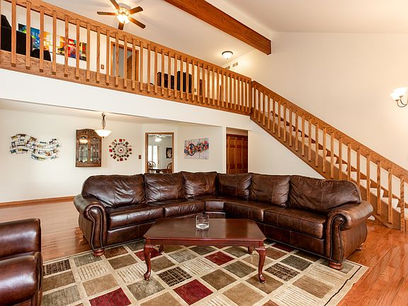 3rd image of 14752 Greenbrier Ln