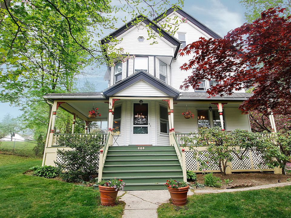 Charming "Painted Lady" Victorian