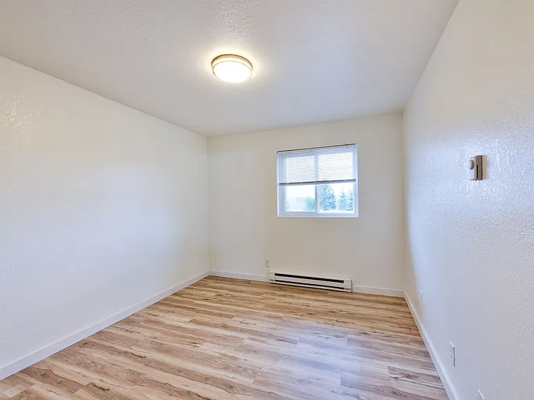 211-225 N Peterson Dr — Photo 26