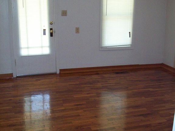 3rd image of 715 W Morse Ave