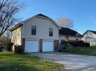 406 Clinton Dr, Cameron, MO 64429