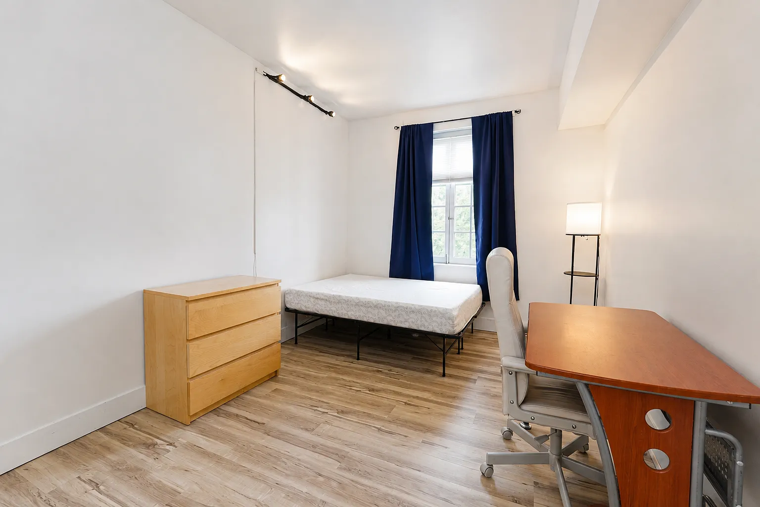 2 bed, 700 sqft, $1,795 — Photo 4