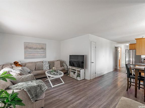 3rd image of 1502 Grosvenor STREET
