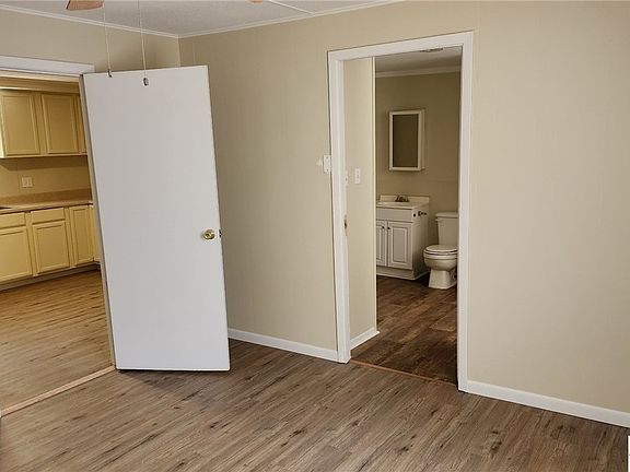 5th image of 927 Cuero St