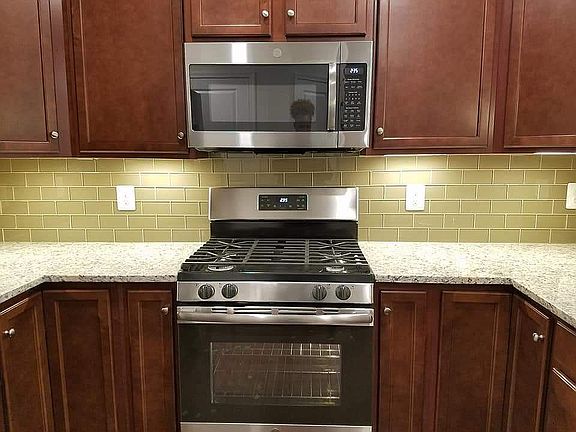 3rd image of 3552 Briarwood Dr Unit 1C