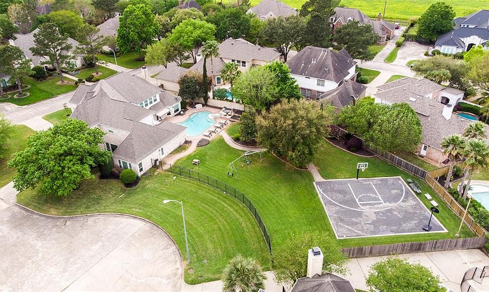 2nd image of 13723 Sundowner Dr